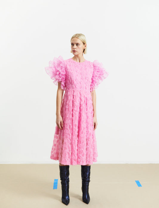 custommade pink dress with fluffy short sleeves, barbie teemajuhlat, asu pinkki mekko 